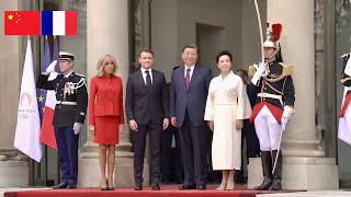 习近平和彭丽媛乘车抵达爱丽舍宫/Xi Jinping and Peng Liyuan arrived at the Elysee Palace by car