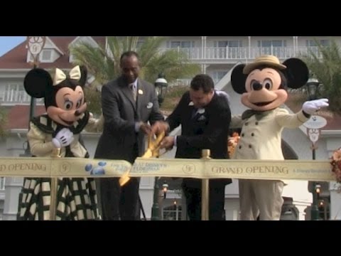 Mickey & Minnie cut the ribbon at The Villas at Disney's Grand