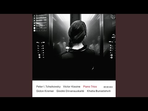 Putar Piano Trio in A Minor, Op. 50 : Tchaikovsky: Piano Trio in A Minor, Op. 50: IIa. Tema con Variazioni: g. Var. 6. Tempo di valse - KHATIA BUNIATISHVILI