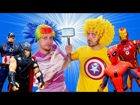 Clowns und Marvel Superhelden. Spielzeugvideo mit NERF Blasters.