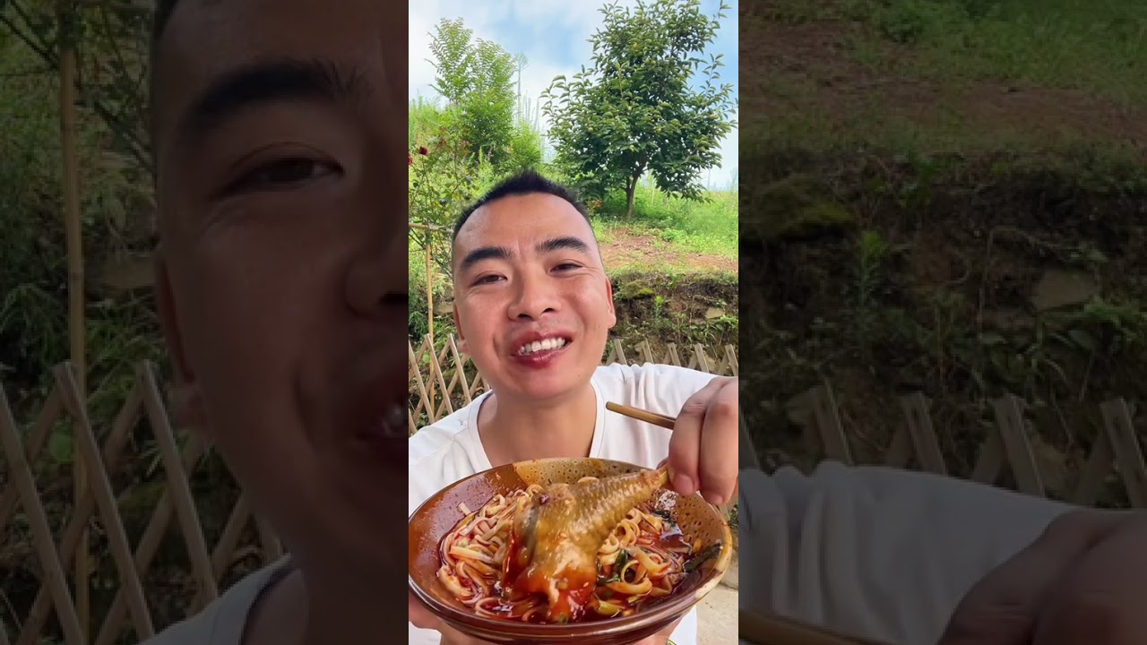 兄弟姐妹们 吃饭了哦 今天吃鸡肉面条 简简单单又是一餐#抖音美食推荐官 #抖音美食 #普通的饭菜都是家的味道 @DOU+小助手