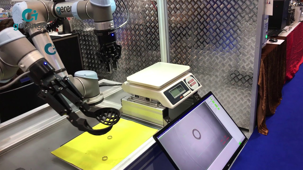 Universal Robots working with polishing machine for jewelry industrial