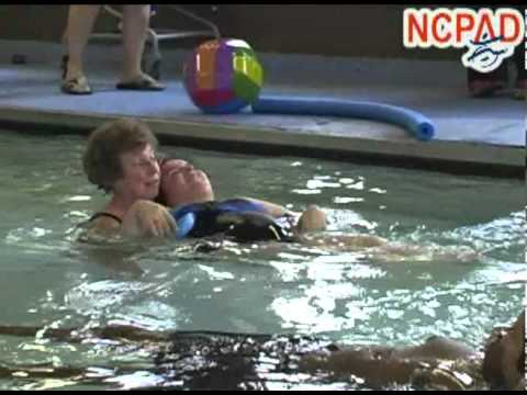 inclusion social Water Exercise: Floating
