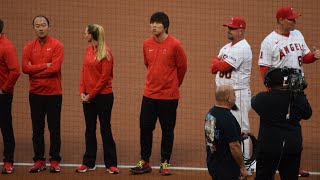 MLB interpreter Ippei Mizuhara gets standing ovation at Angels home opener
