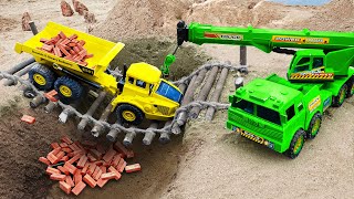 Rescue the truck from the pit with excavator and crane truck | Police car toy stories