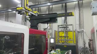Samfacc high speed top entry IMl robot for 2 cavities bucket.