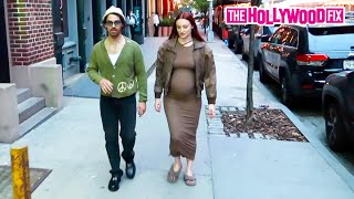 Joe Jonas & Pregnant Wife Sophie Turner Sign For Fans Before Going For A Walk Together In New York