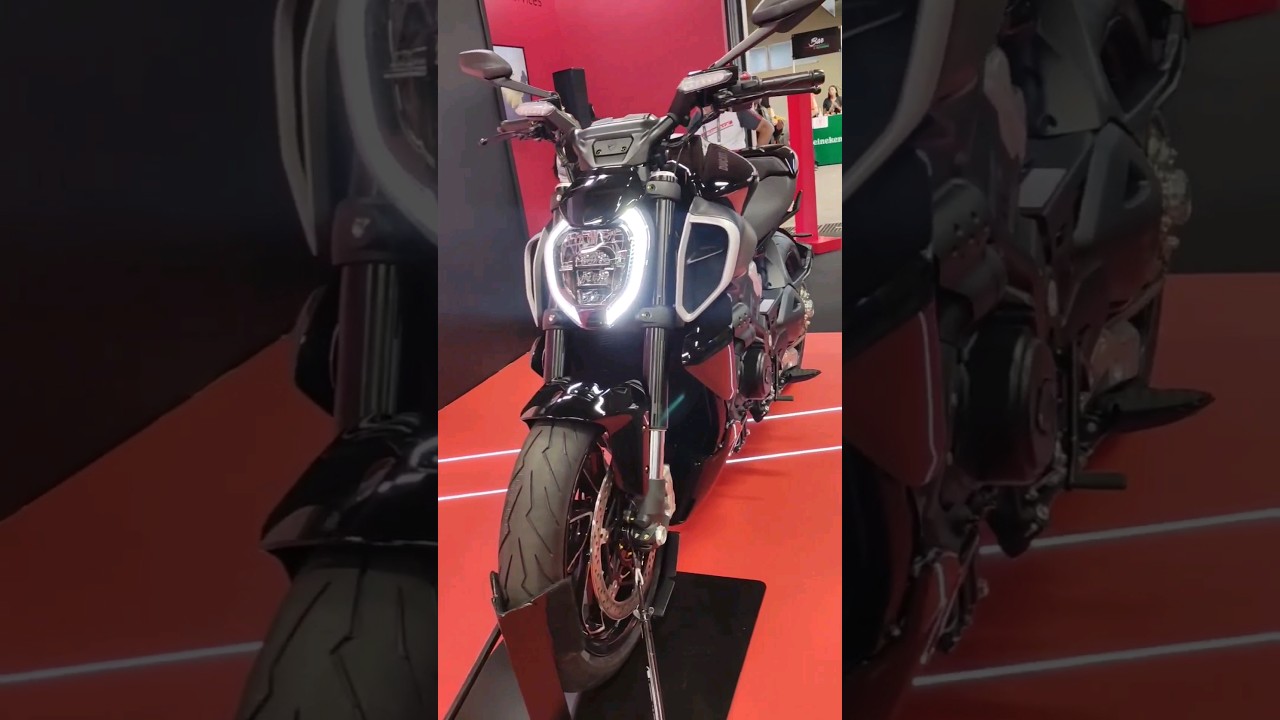 Essa Moto &eacute; a DUCATI diavel v4 modelo 2025!