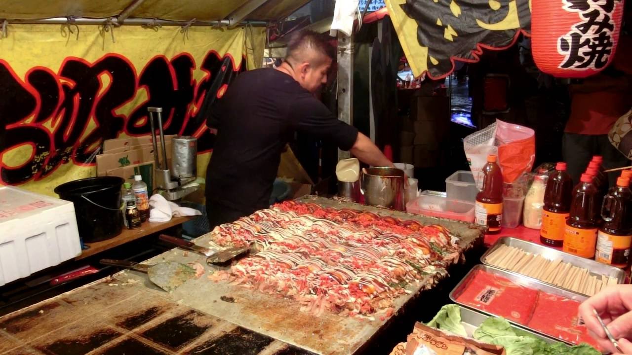 その場でファンが出来るお好み焼き屋さん 16 職人芸 Japanese Street Food Okonomiyaki Youtube