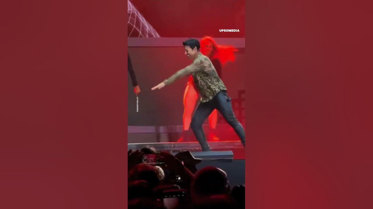 Chayanne sorprende al bailar como un adolescente | íconos #shorts Chayanne sorprende al bailar como un adolescente | íconos #shorts