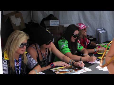 X Fest GRO Autograph Signing