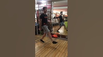 PASSADA COM FLEXÃO DE QUADRIL