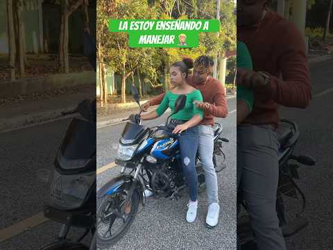 La estoy enseñando