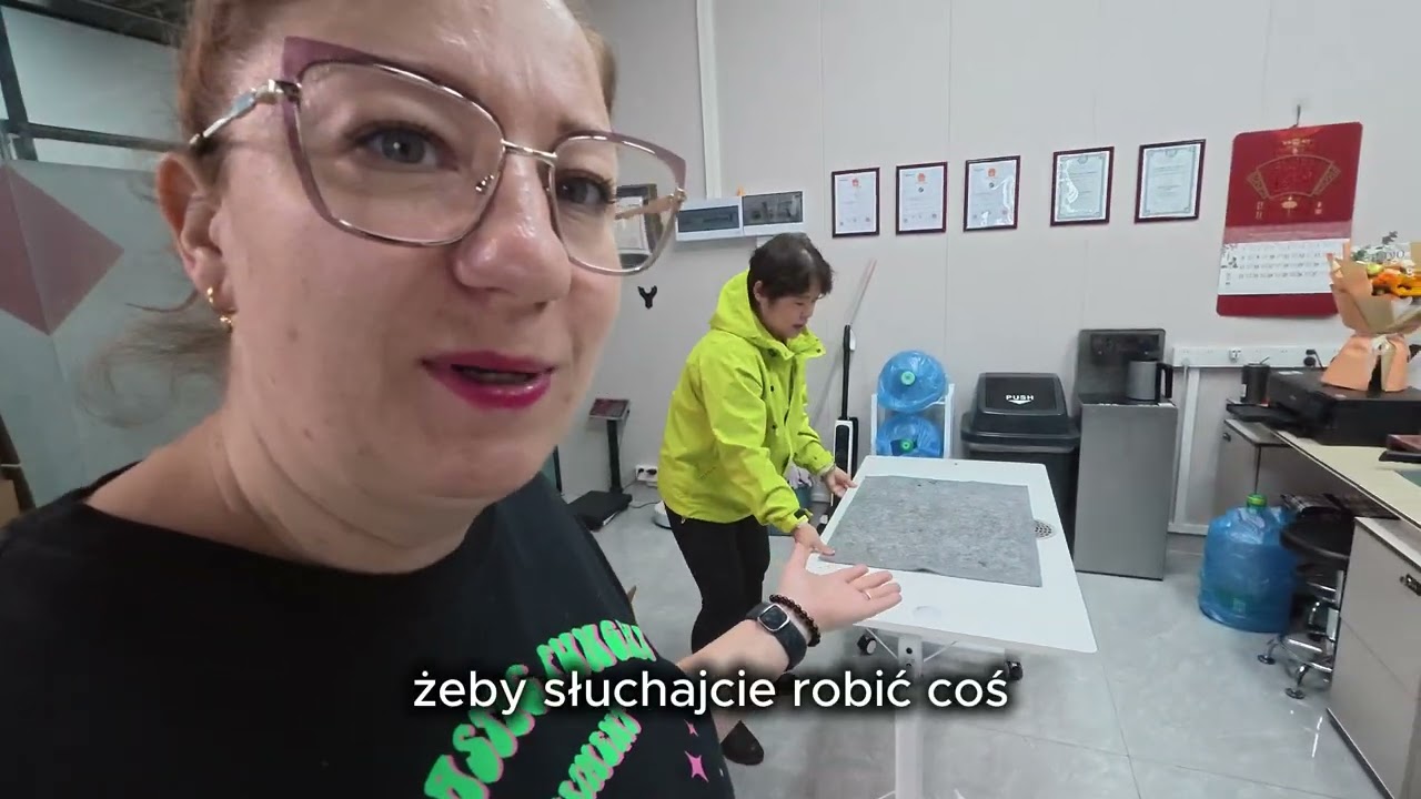 Córka mojej asystentki uczy mnie pisać po chińsku!