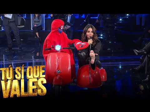 Tu Si Que Vales 10 | Finale 18 novembre 2023 | Giovannino e Sabrina Ferilli: il sidecar