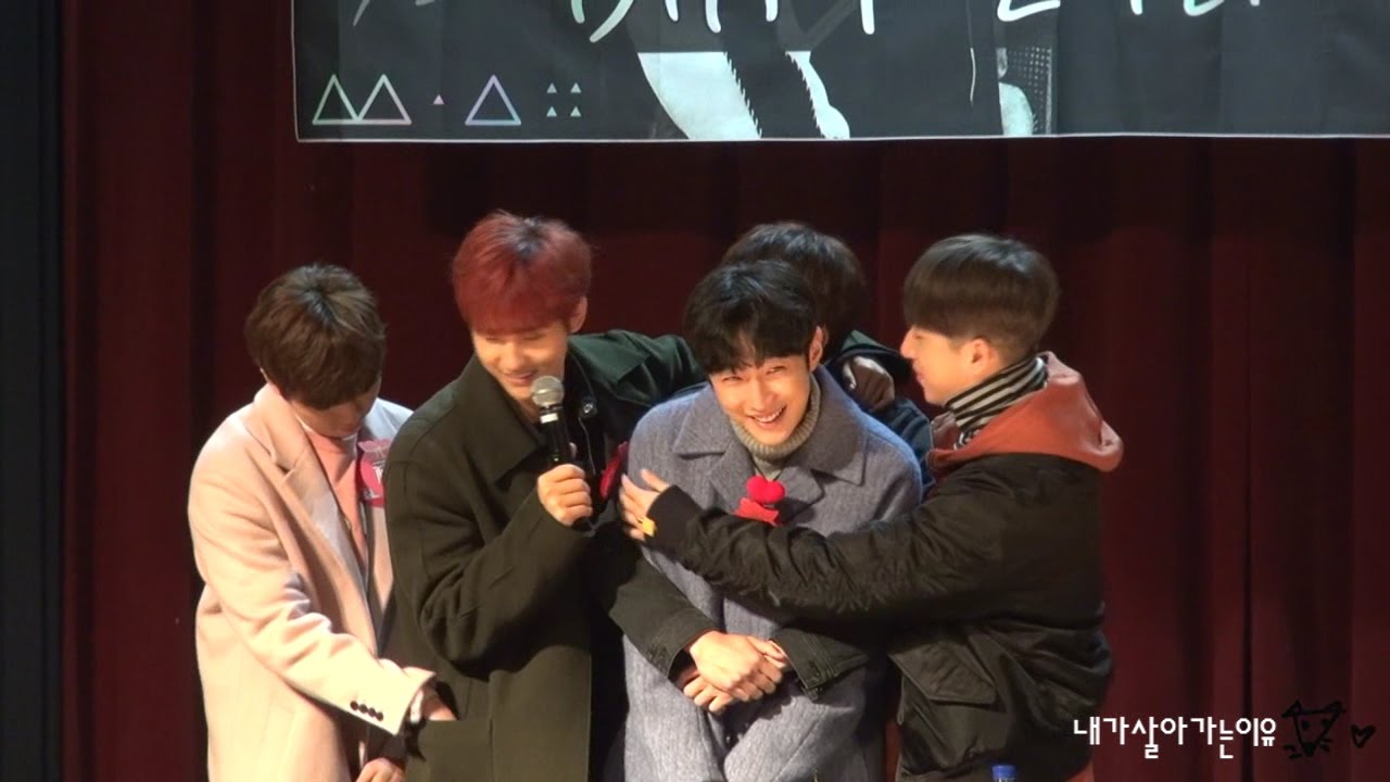 170101 b1a4 대전 신나라 팬사인회 진영 kbs신인상 추카해주는 멤버들