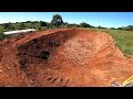 Refazendo açude com escavadeira hidráulica, operador capixaba, hydraulic excavator