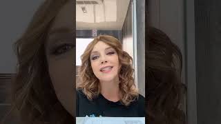 Tras rogarle de rodillas a Lalo Salazar…Laura Flores devastada se va de México