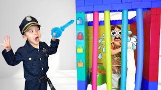 Baby King Escapes the Color Prison Rescue | Pretend Play with Papa Joel's English