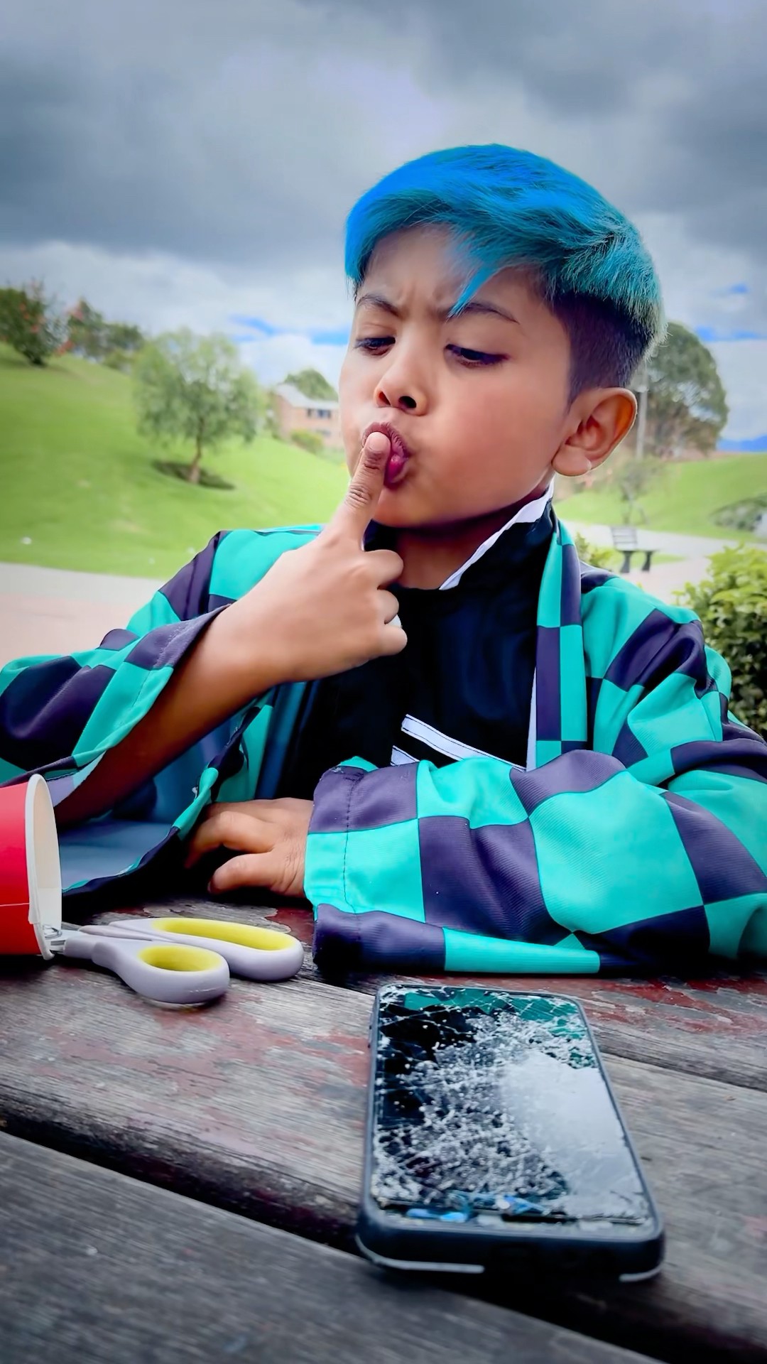 UN BESO CON PODER @SantiMusicOficial