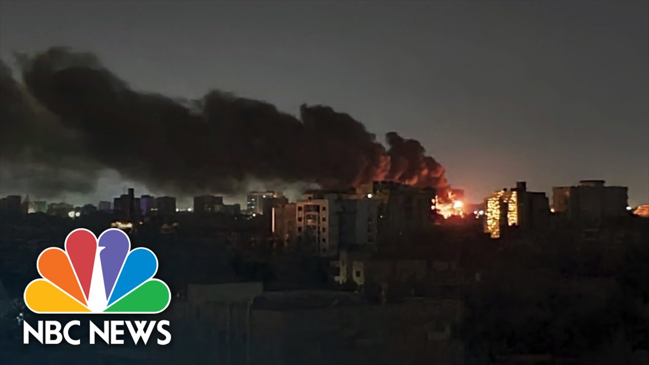 ‘All-out war’ suddenly broke out in Sudan, U.S. traveler says