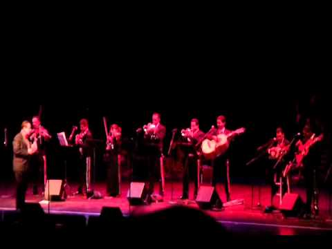 Roberto Griego with Mariachi Tradicional singing E...