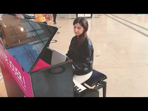 Gnossienne no1 - Satie - 10 ans piano en gare | Grenoble