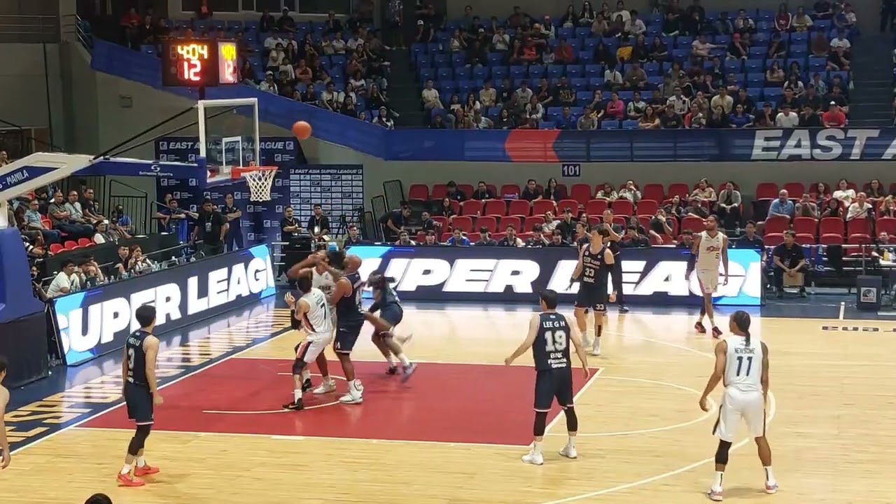 Chris Newsome pick and roll to Akil Mitchell Meralco wins 81-80 Kcc Egis