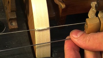 hurdy-gurdy: applying cotton on a drone string