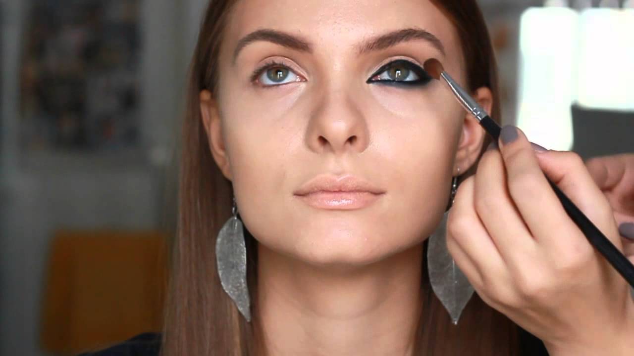cat eye tutorial using tape ⚡️ #beautyhack #makeuptip #beautyinfluence, Eyeshadow Tutorials