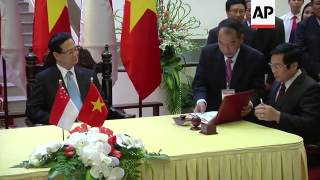 Details Singapore's prime minister pays official visit to Vietnam News