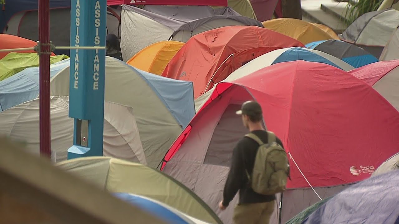 DU hockey fans camp out to get national champions Pioneers season tickets