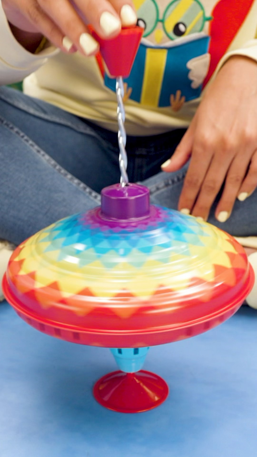 How to spin the RAINBOW TOY! Learn with @CoComelonClassroom ! #cocomelon #shorts
