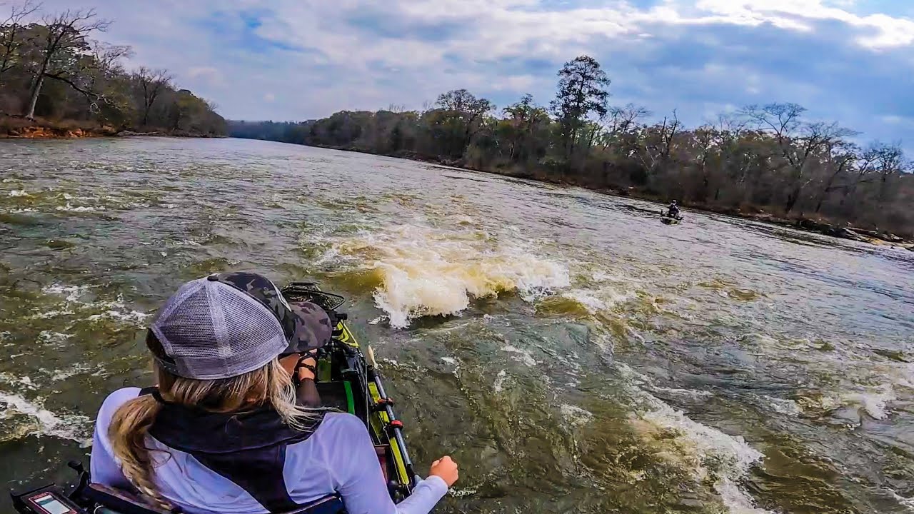 FIRST river trip in NEW kayak! Chasing PB SHOAL bass - YouTube