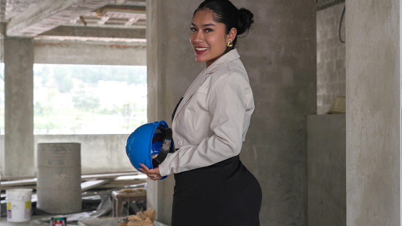 Lo humillaron por ser albañil… sin saber quién era realmente