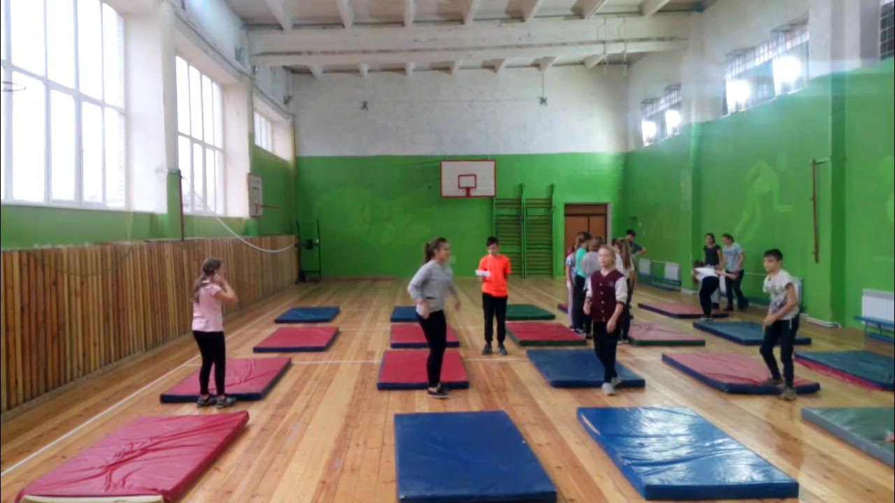 Урок физкультуры в 8 классе. Физра 7 класс. Урок физкультуры в школе. Урок физкультуры в школе. Физра 7 класс.