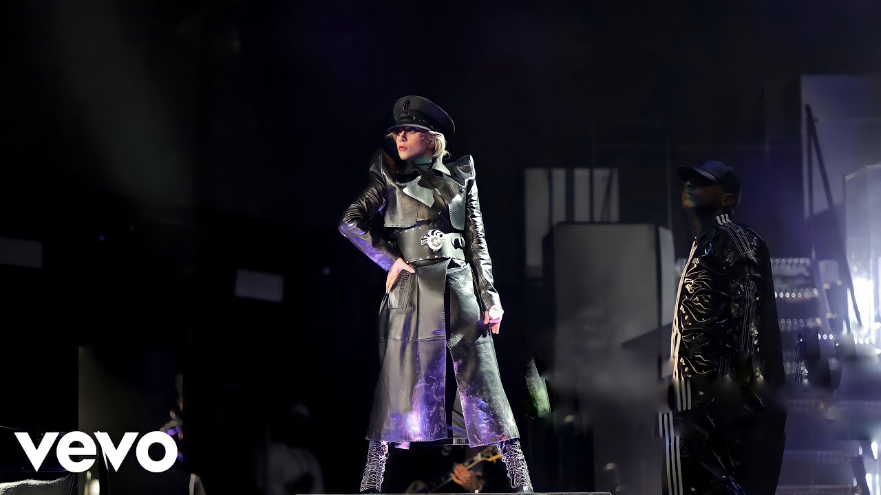 Lady Gaga - Scheiße (Live at Coachella 2017) Legendado