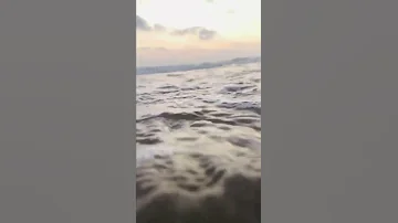 البحر بيضحك لك 