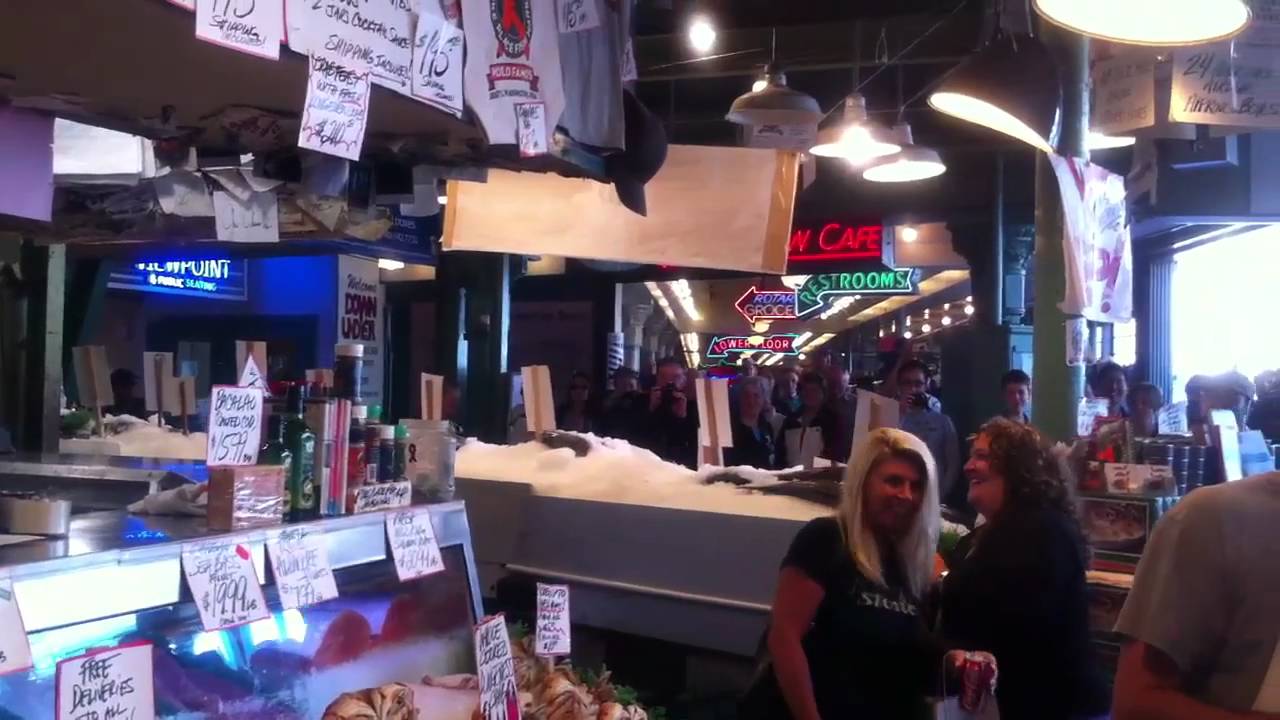 Pike Place Market Throwing FISH!! YouTube