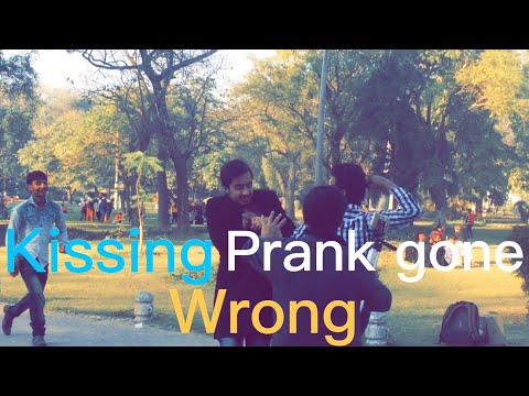 kissing-prank-in-pakistan|chacha-vines