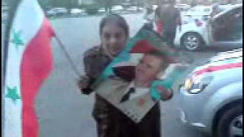 Mormor demostrerar för Bashar