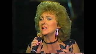 Patsy Riggir Country Concert - It's Such a Pretty World Today (Live)