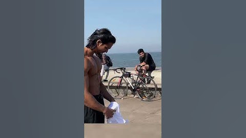 Wait for girl reaction 😱#publicreaction #shirtless #gym #gymmotivation #bodybuilding