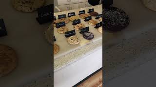 The beachside cookies bakery lobby display quick lookaround, Newport Beach in California (4/21/2026)