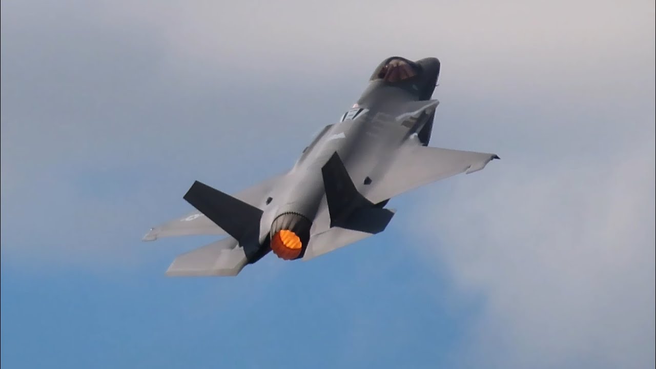 F-35A Lightning II Demo | CIAS Toronto 2021 - YouTube