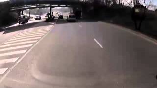 Алматы. Дымящий мусоровоз 20150220 1113