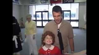 Ariana Grande 8 years old debut in Annie as Annie with MUST SEE interviews