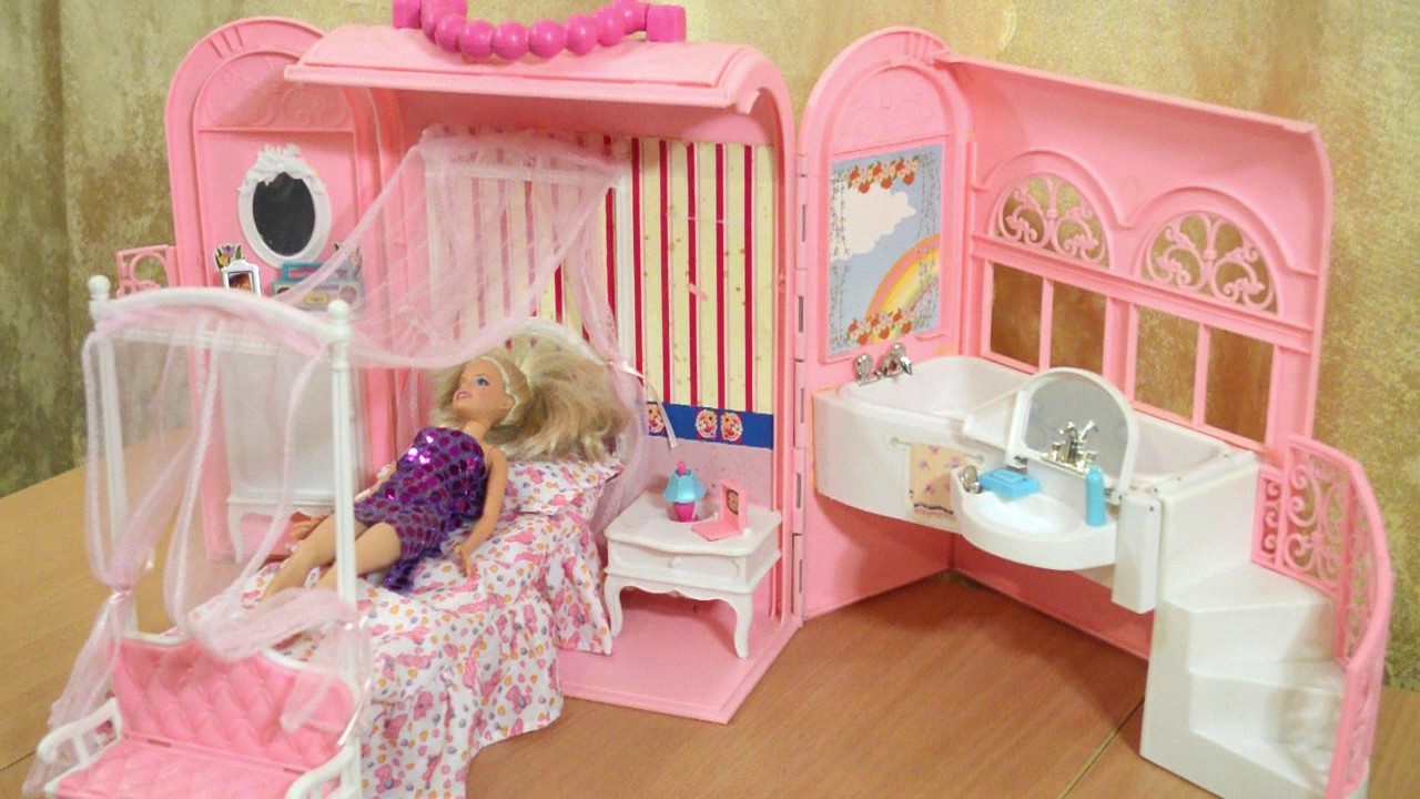 Stanley in Barbie Pink, The barbie bed room hold 2000 dolls…