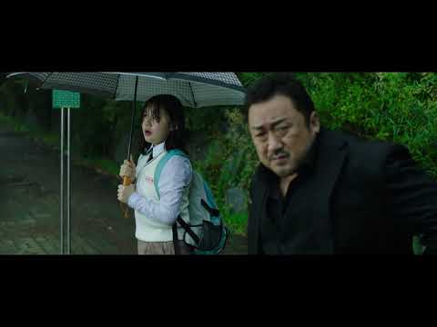 『悪人伝』本編映像｜マ・ドンソク   女子高生に   傘ゆずる