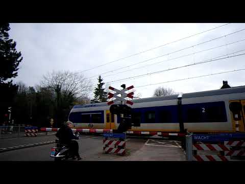Spoorwegovergang Vught/ Passage a Niveau/ Railroad-/ Level Crossing/ Bahnübergang